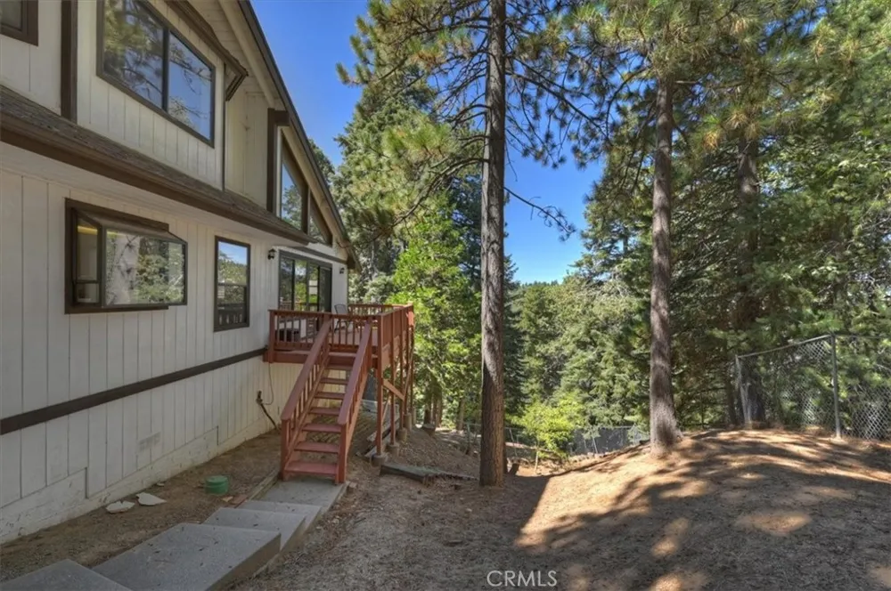 31310 Oakleaf Running Springs, CA 92382