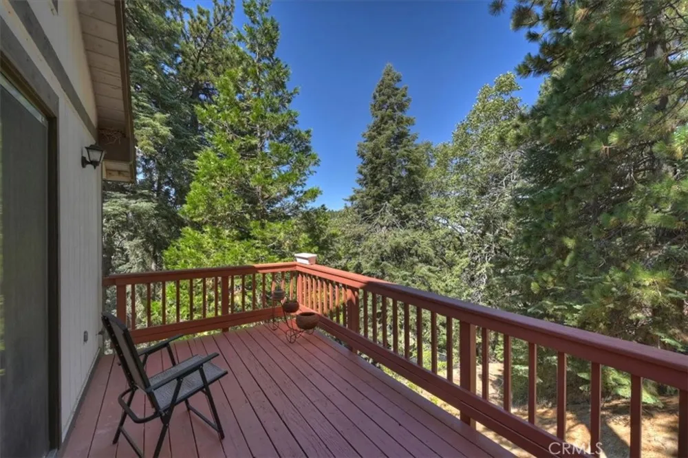 31310 Oakleaf Running Springs, CA 92382