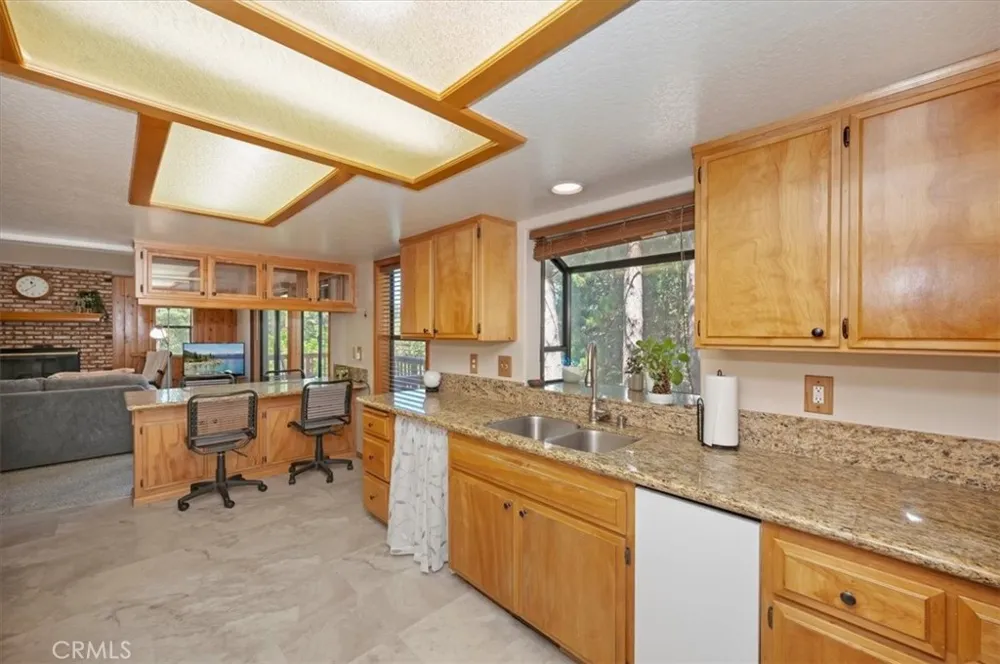 31310 Oakleaf Running Springs, CA 92382