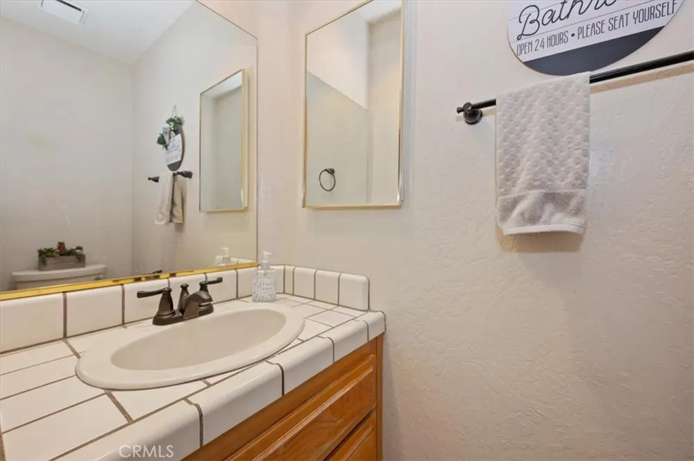 31310 Oakleaf Running Springs, CA 92382
