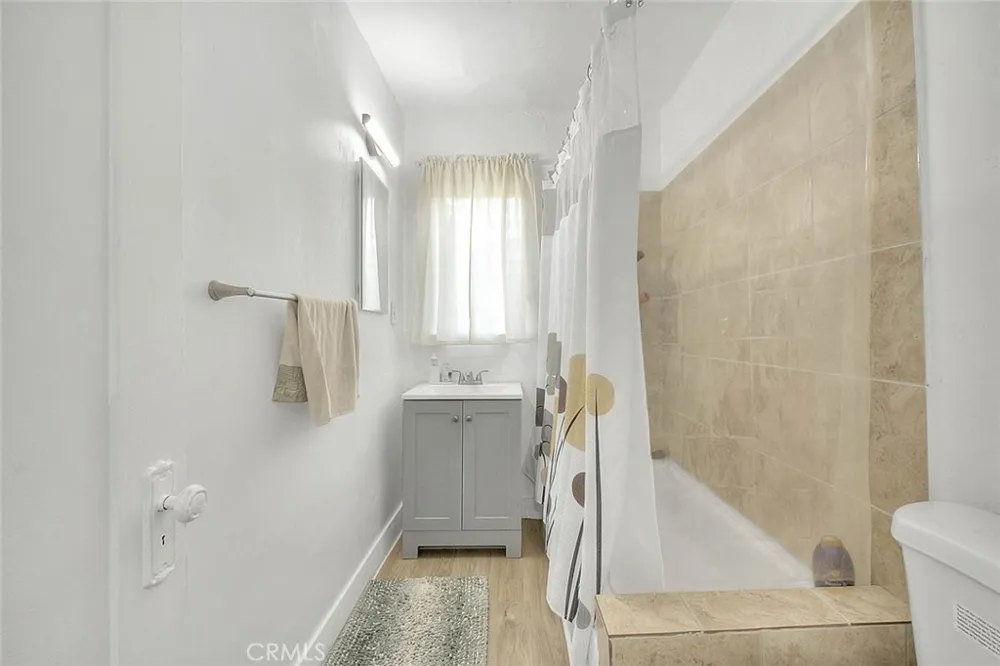 1752 Lucretia Avenue Los Angeles, CA 90026