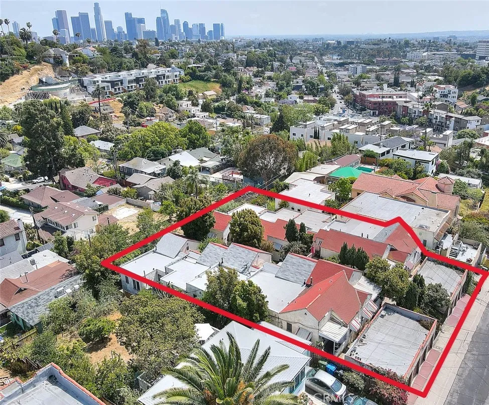 1752 Lucretia Avenue Los Angeles, CA 90026