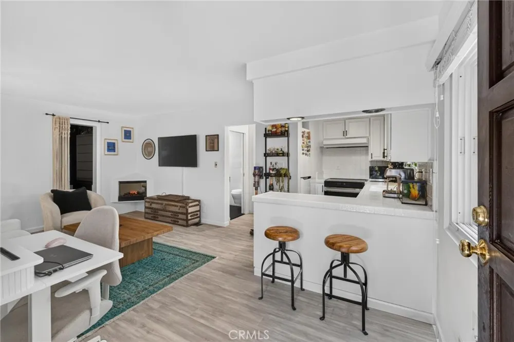 8155 Manitoba Street #12 Playa del Rey, CA 90293