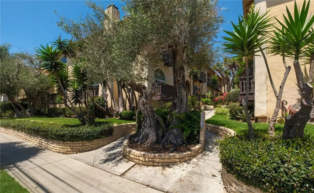 8155 Manitoba Street #12 Playa del Rey, CA 90293