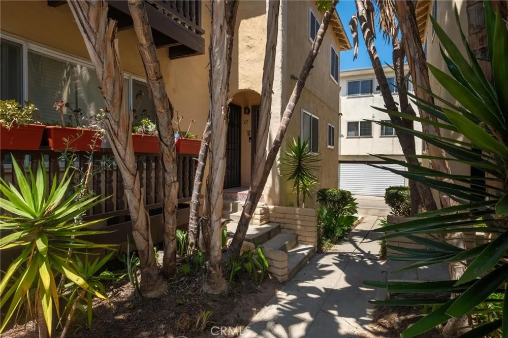 8155 Manitoba Street #12 Playa del Rey, CA 90293