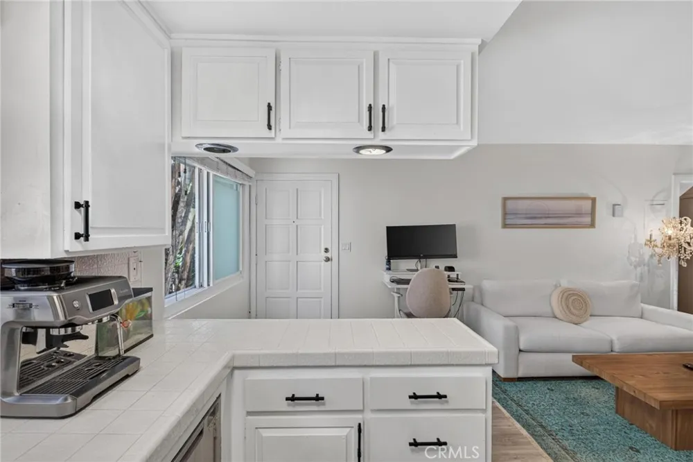 8155 Manitoba Street #12 Playa del Rey, CA 90293