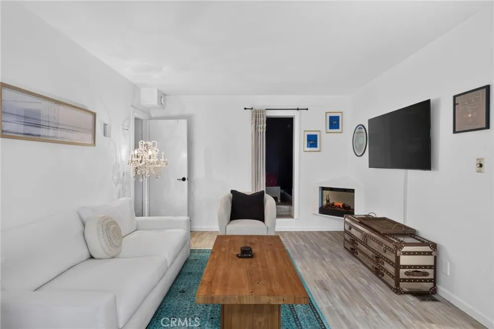 8155 Manitoba Street #12 Playa del Rey, CA 90293