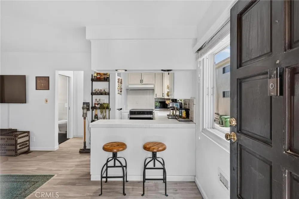 8155 Manitoba Street #12 Playa del Rey, CA 90293