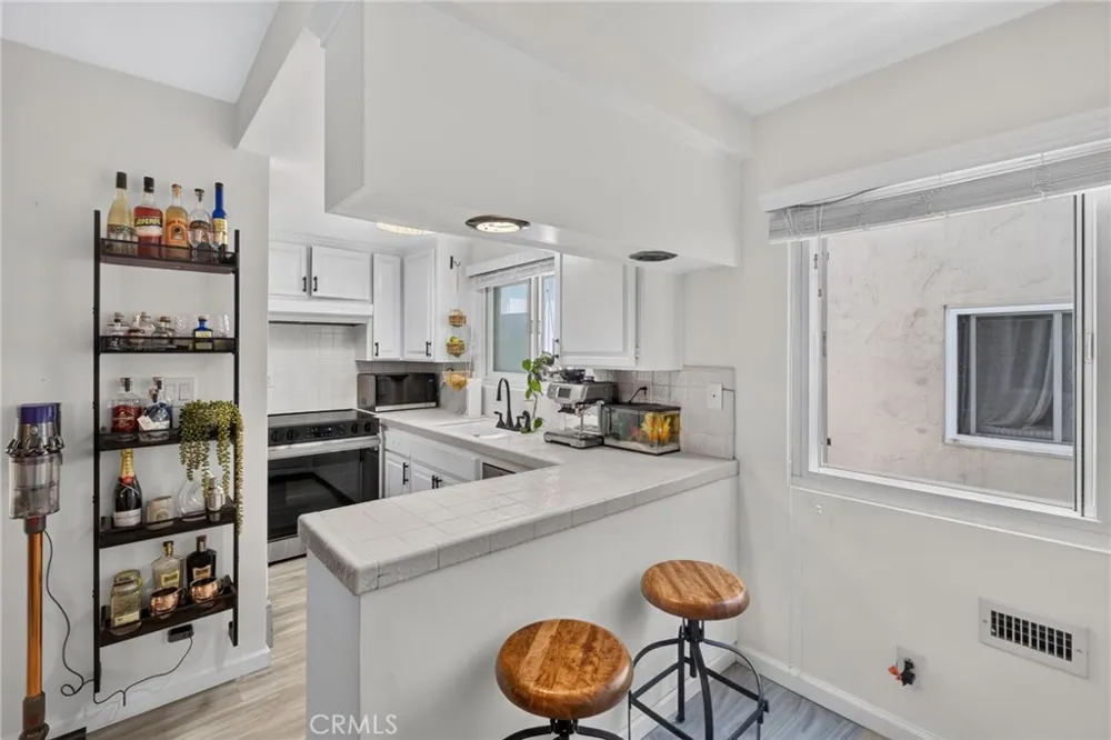 8155 Manitoba Street #12 Playa del Rey, CA 90293