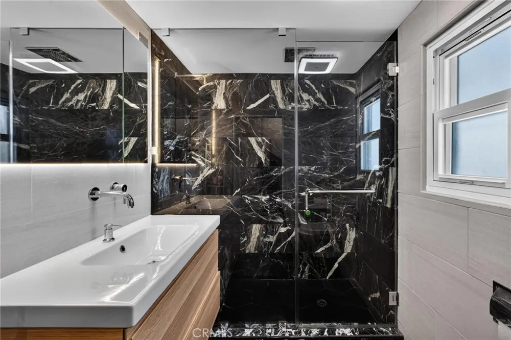 8155 Manitoba Street #12 Playa del Rey, CA 90293