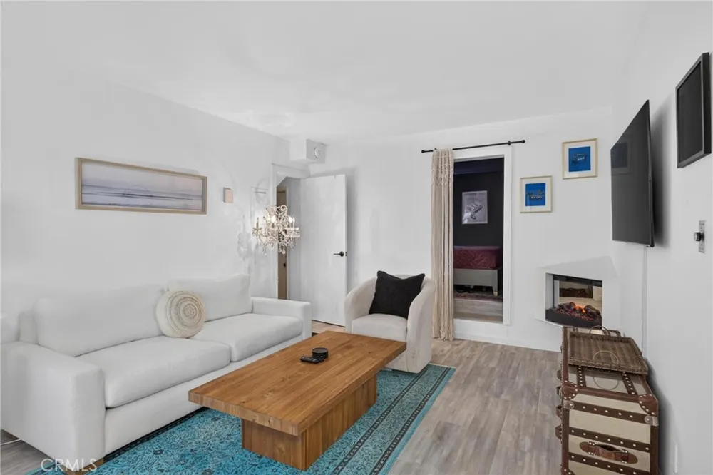 8155 Manitoba Street #12 Playa del Rey, CA 90293
