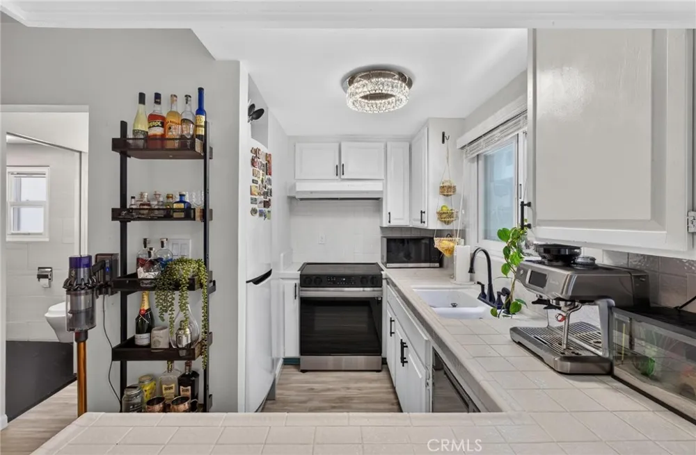 8155 Manitoba Street #12 Playa del Rey, CA 90293