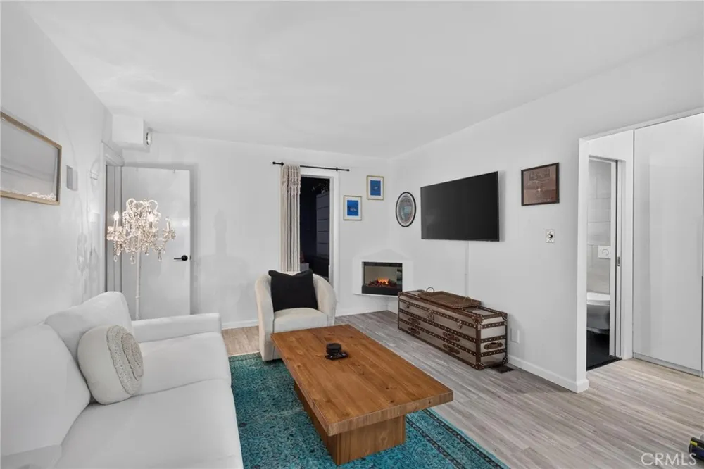 8155 Manitoba Street #12 Playa del Rey, CA 90293