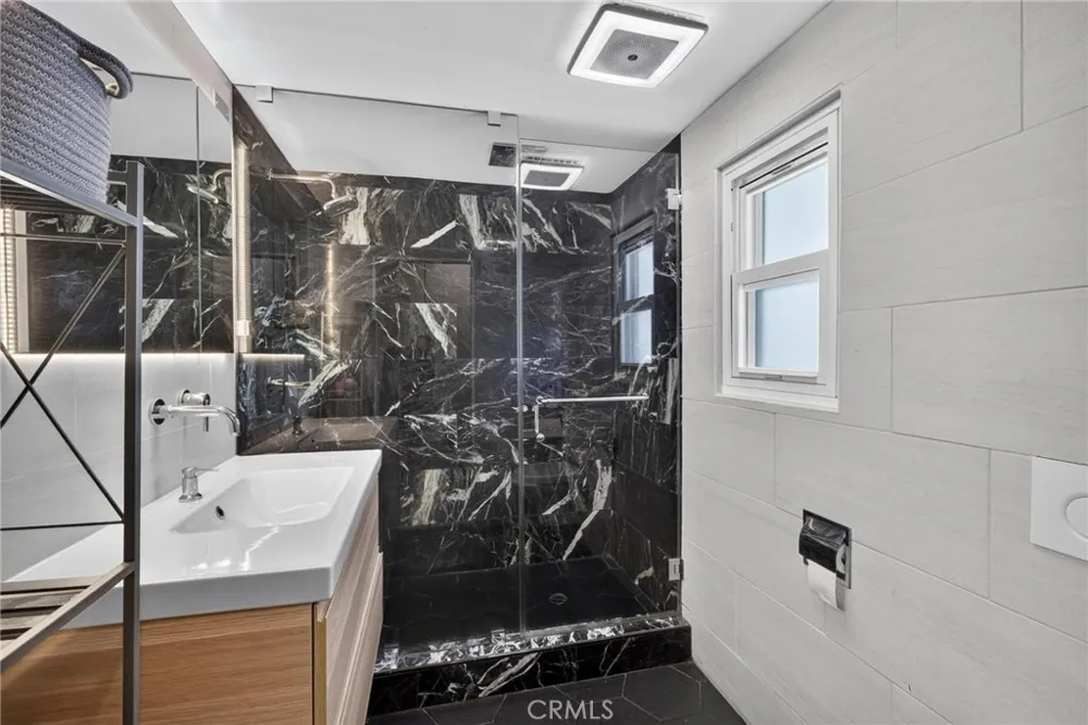 8155 Manitoba Street #12 Playa del Rey, CA 90293