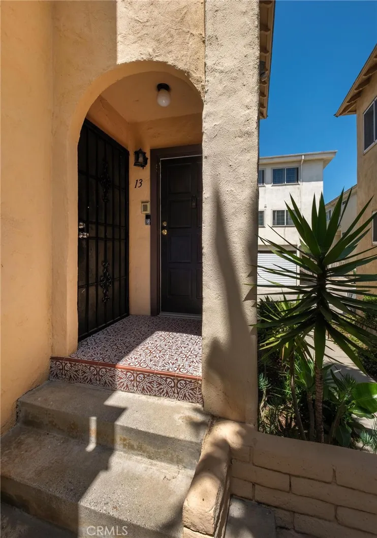 8155 Manitoba Street #12 Playa del Rey, CA 90293