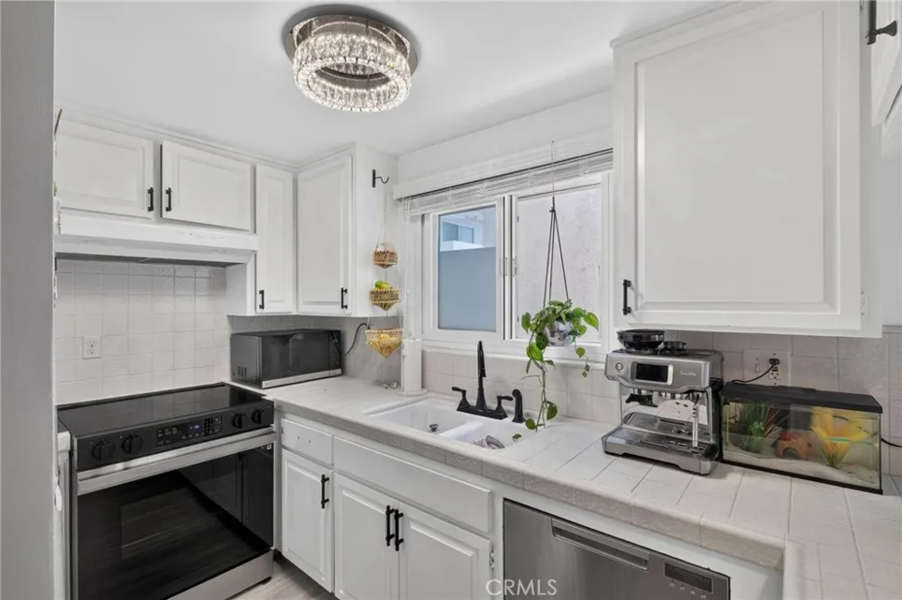 8155 Manitoba Street #12 Playa del Rey, CA 90293