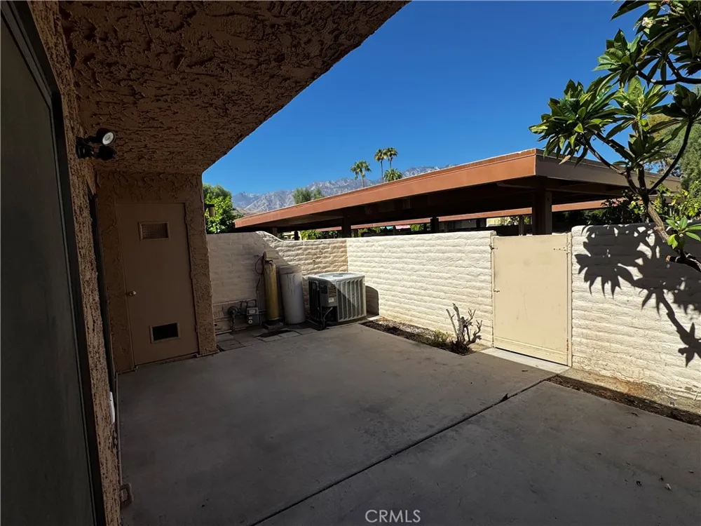 5798 Los Coyotes Drive Palm Springs, CA 92264