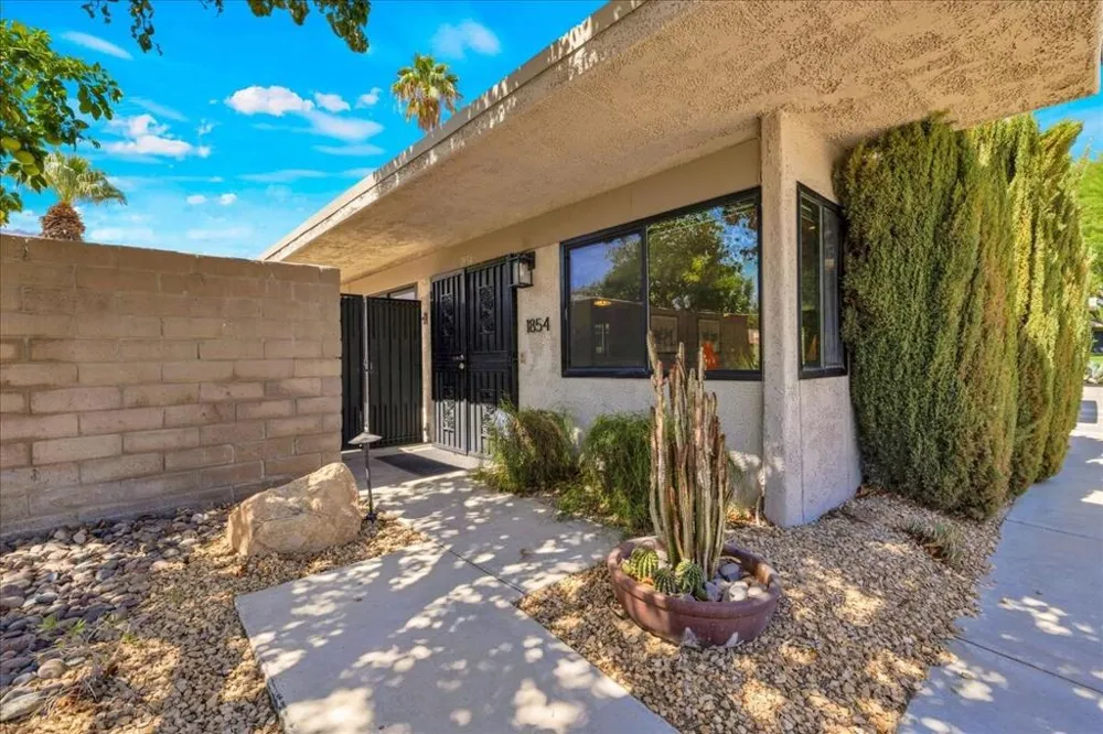 1854 E Chia Road Palm Springs, CA 92262