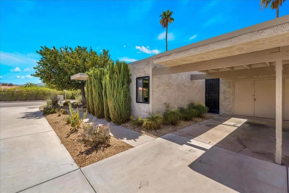 1854 E Chia Road Palm Springs, CA 92262