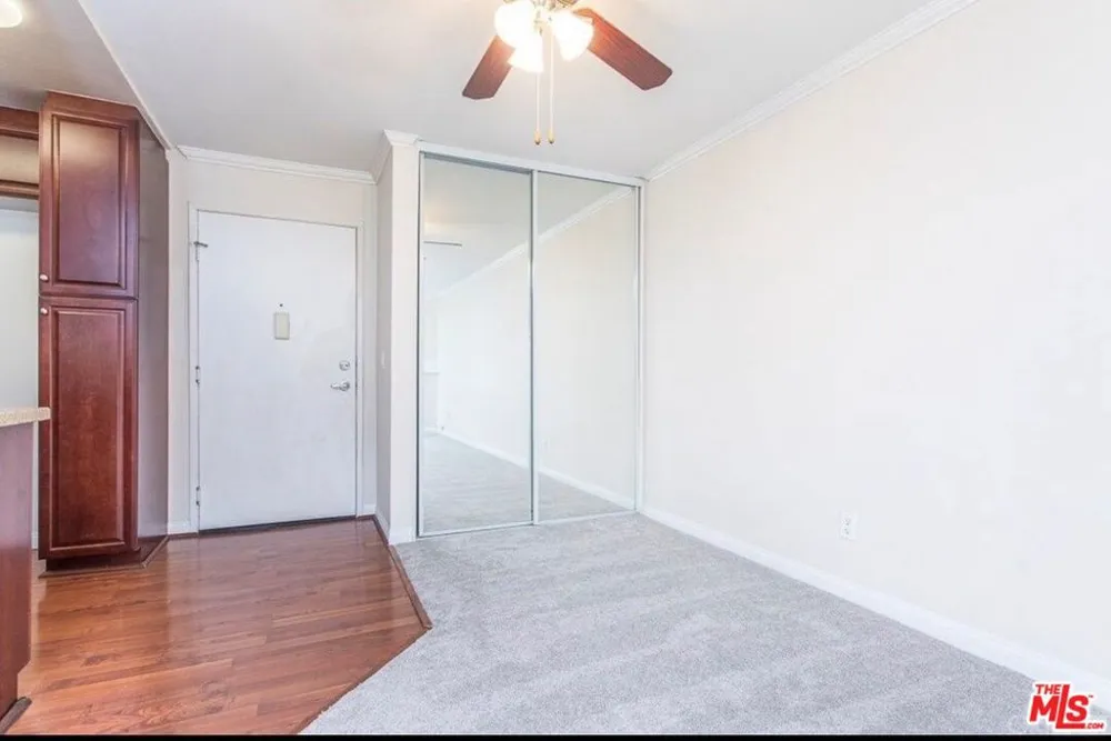 5530 Owensmouth Avenue #219 Woodland Hills, CA 91367