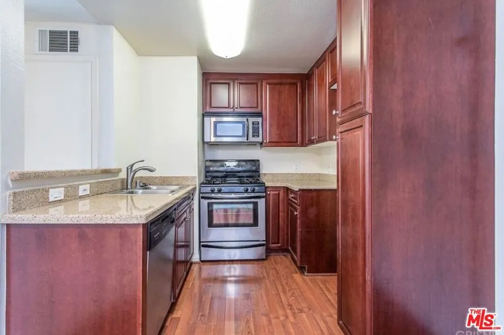 5530 Owensmouth Avenue #219 Woodland Hills, CA 91367