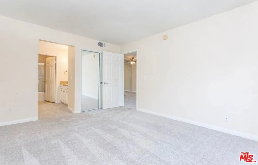 5530 Owensmouth Avenue #219 Woodland Hills, CA 91367