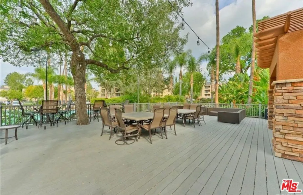 5530 Owensmouth Avenue #219 Woodland Hills, CA 91367