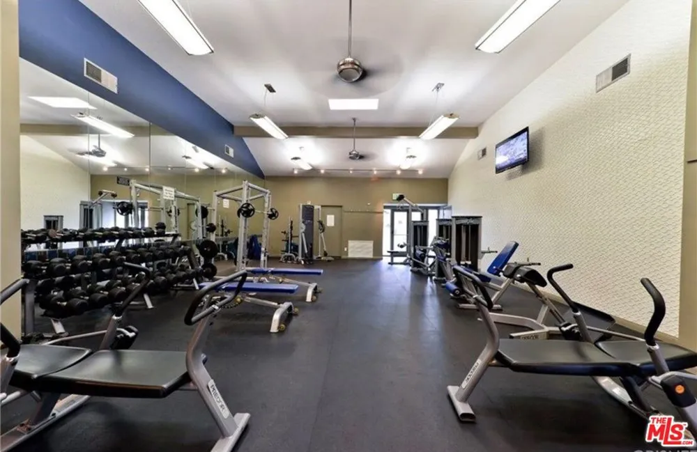 5530 Owensmouth Avenue #219 Woodland Hills, CA 91367