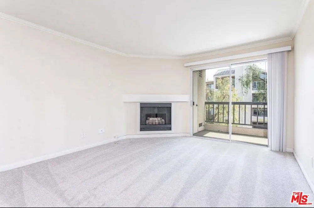 5530 Owensmouth Avenue #219 Woodland Hills, CA 91367