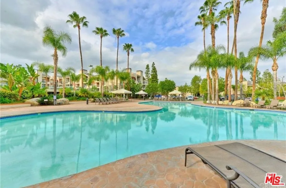 5530 Owensmouth Avenue #219 Woodland Hills, CA 91367