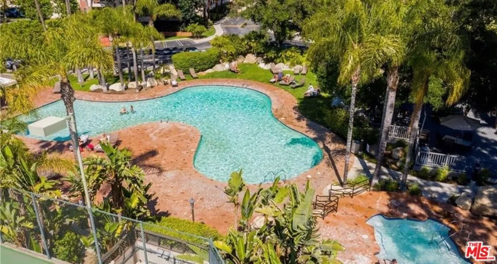 5530 Owensmouth Avenue #219 Woodland Hills, CA 91367
