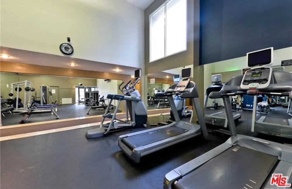 5530 Owensmouth Avenue #219 Woodland Hills, CA 91367