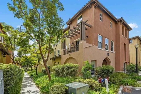 2674 Escala Circle