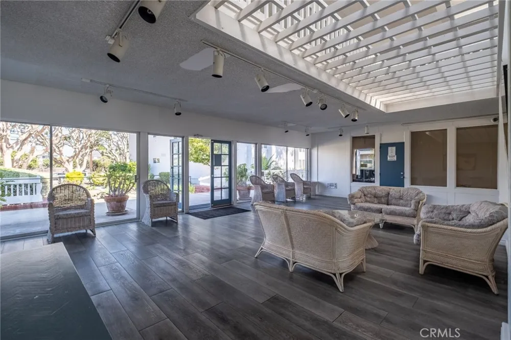 814 Camino Real #101 Redondo Beach, CA 90277