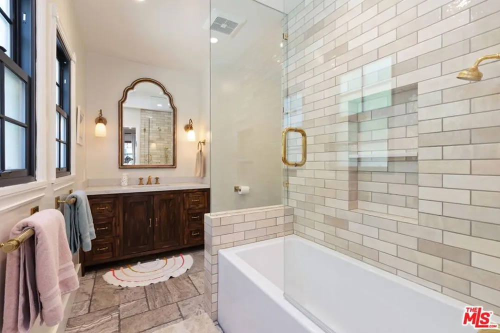 1752 Riverside Drive Glendale, CA 91201