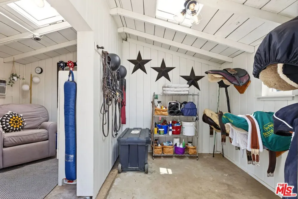 1752 Riverside Drive Glendale, CA 91201