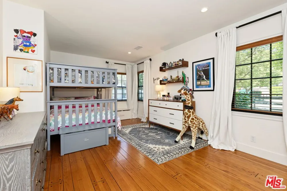 1752 Riverside Drive Glendale, CA 91201