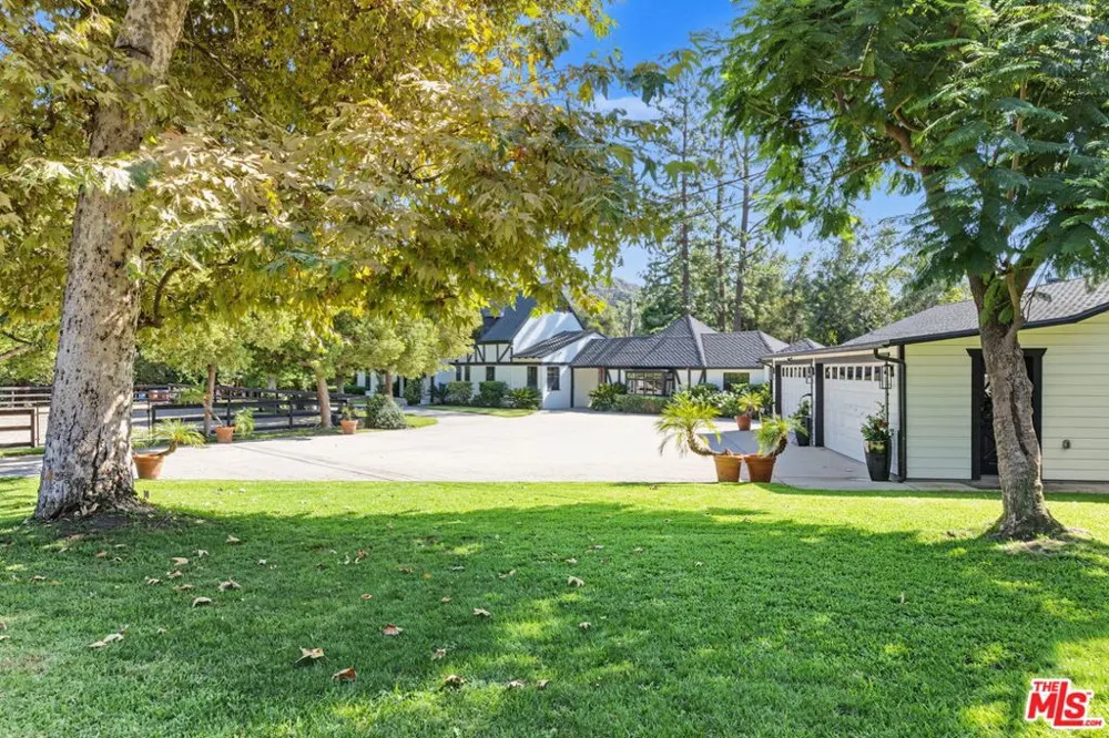 1752 Riverside Drive Glendale, CA 91201