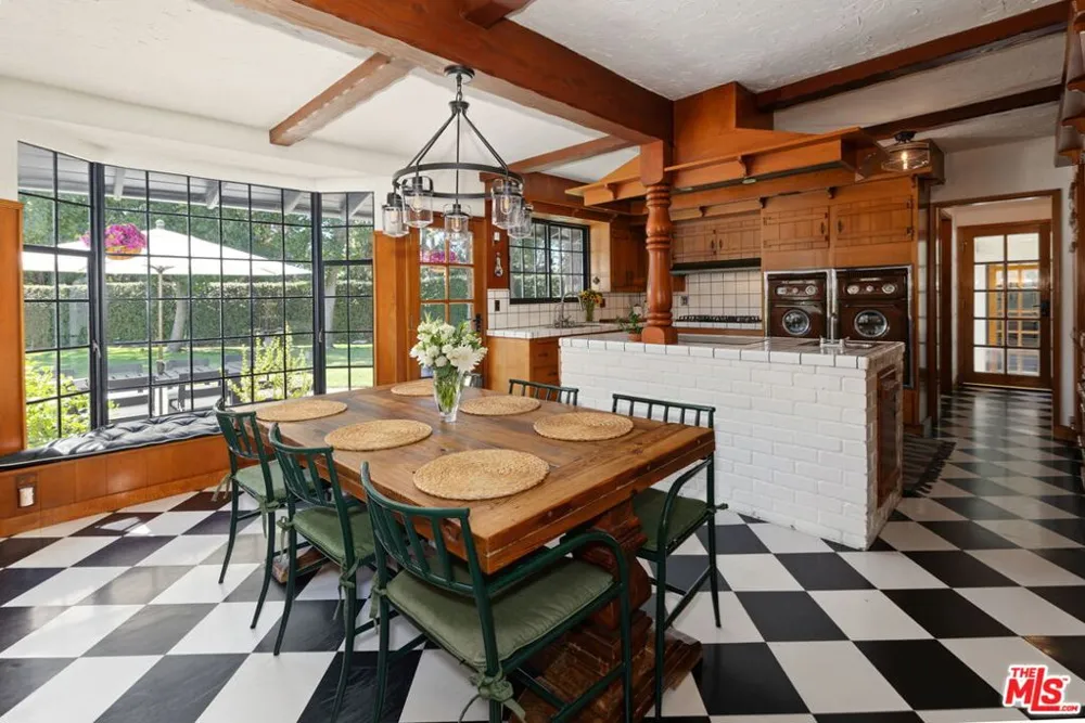 1752 Riverside Drive Glendale, CA 91201