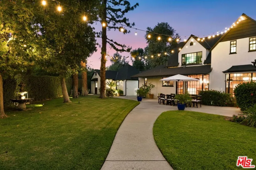 1752 Riverside Drive Glendale, CA 91201