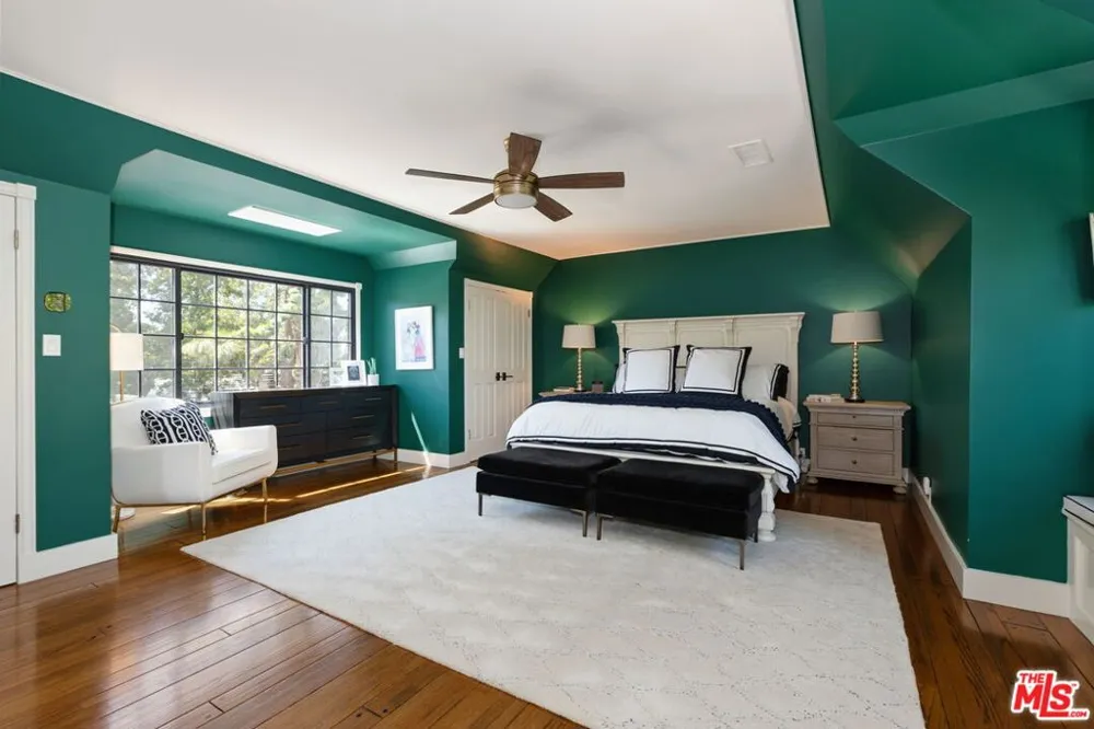 1752 Riverside Drive Glendale, CA 91201