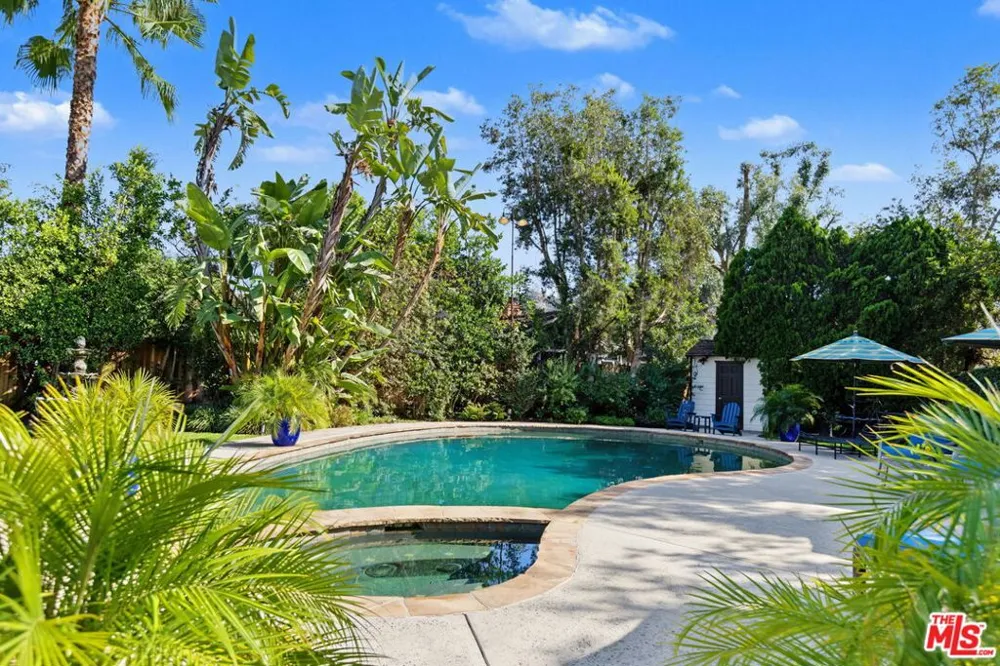 1752 Riverside Drive Glendale, CA 91201