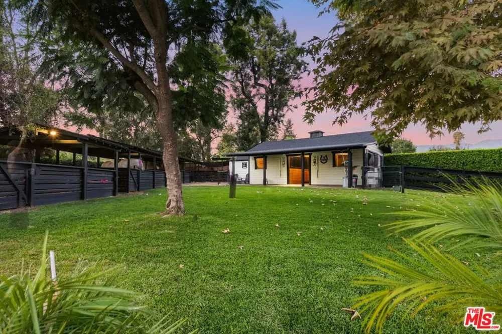 1752 Riverside Drive Glendale, CA 91201