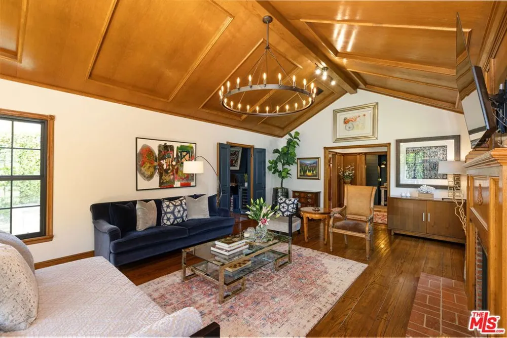 1752 Riverside Drive Glendale, CA 91201