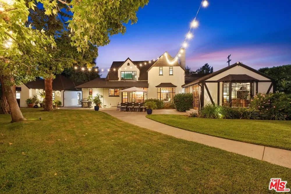 1752 Riverside Drive Glendale, CA 91201
