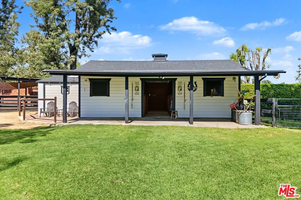 1752 Riverside Drive Glendale, CA 91201