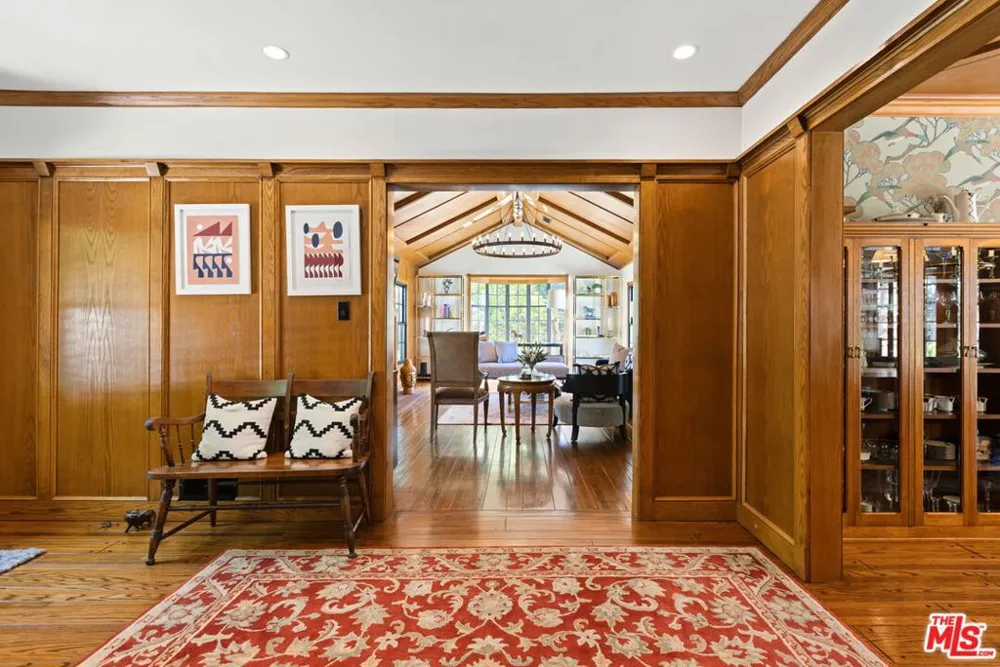 1752 Riverside Drive Glendale, CA 91201