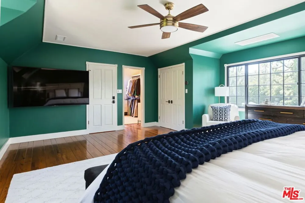 1752 Riverside Drive Glendale, CA 91201