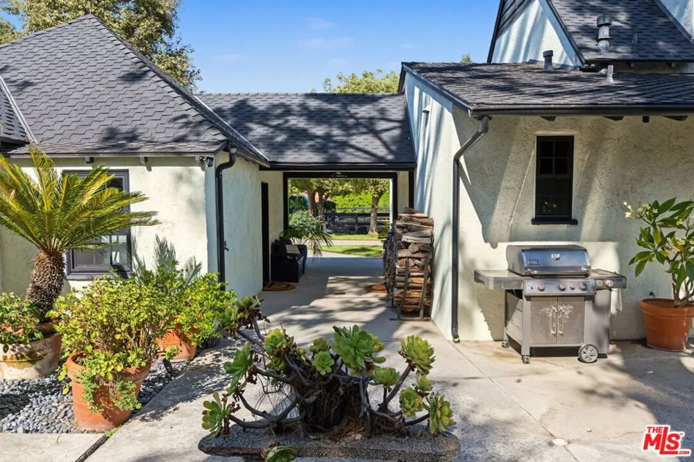 1752 Riverside Drive Glendale, CA 91201