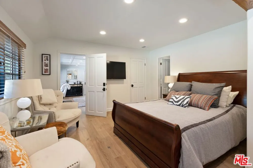 1752 Riverside Drive Glendale, CA 91201